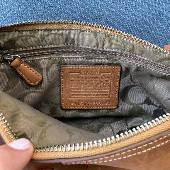 Coach Hamptons Mini Baguette in tan leather Y2K - Picture 9 of 13